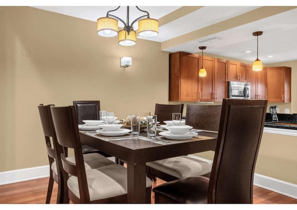 Cozy & Elegant 4Br Enchanted Townhouse - 1 Mile To Disney With Resort Pool, Gym, & Jacuzzi Орландо Екстериор снимка
